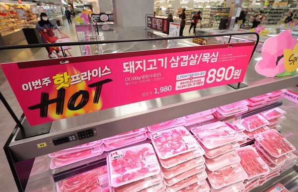 고물가에 삼겹살이 700원대?…"우리가 더 싸" 불붙은 '삼삼데이' 초저가 전쟁
