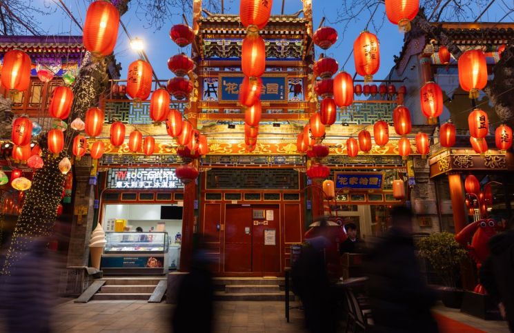 혼인신고 44년만에 최저…"결혼 연령 18세로 낮추자" 제안한 中 교수