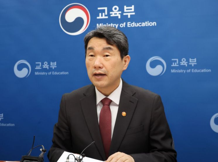 이주호 "안전한 학교로의 변화, 적극 지원"