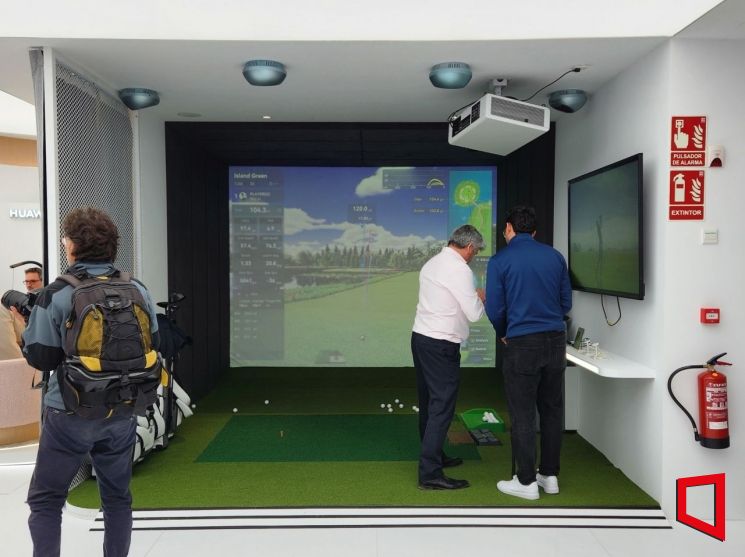 [르포]LG유플, 구글과 맞손…MWC 세계 통신사 AI 신기술 총집결[MWC현장]