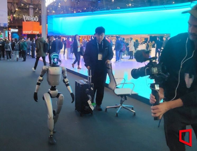 [르포]LG유플, 구글과 맞손…MWC 세계 통신사 AI 신기술 총집결[MWC현장]