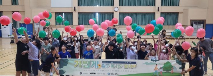 담양군은 4일부터 연말까지 비만 예방을 위한 ‘가볍게 걷고 마시고 줄이자’ 합동 캠페인을 전개한다. 담양군 제공