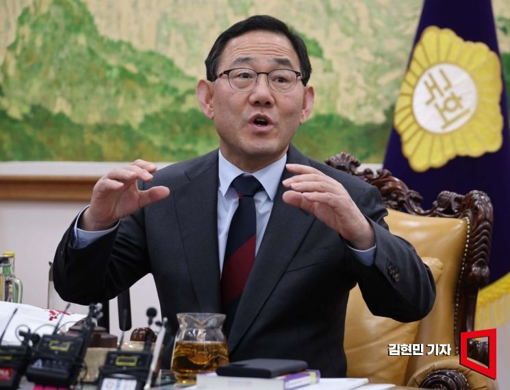 [포토] 주호영 與개헌특위위원장 "권력구조 개편이 최우선 과제"