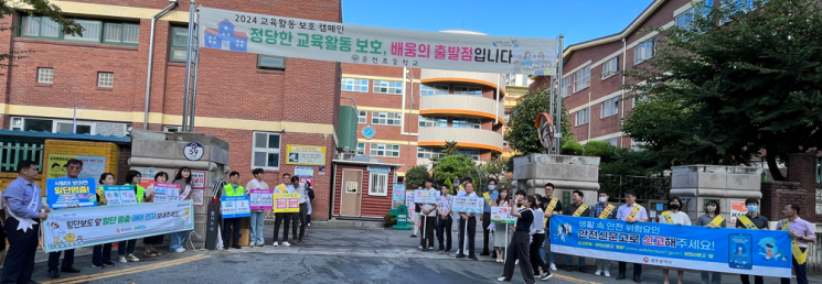광주지역 초등학교 앞 위험 요인 점검 캠페인 자료사진. 광주시 제공