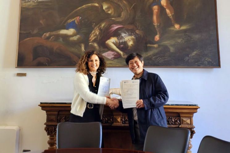 동의대 인공지능그랜드ICT연구센터와 이탈리아 나폴리 페데리코2세대학교가 지난 2월 27일 교육, 과학 분야 공동 연구와 협력 활성화를 위한 업무협약을 체결했다. 동의대 제공