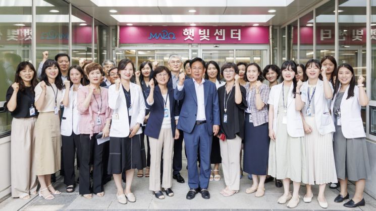 햇빛센터 개관식에 참석한 박강수 마포구청장