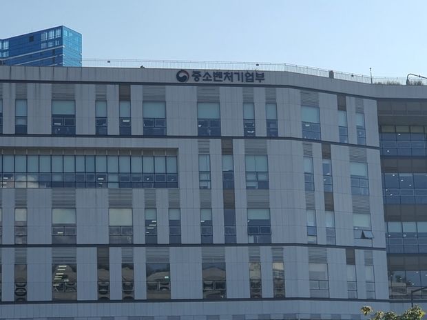 중기부, 트럼프 관세조치 대응 나선다…中企 피해 사항 청취