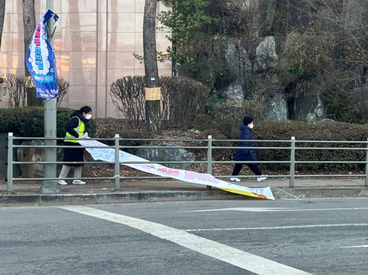 골칫덩이 불법현수막 확 줄이는 방법 있었네