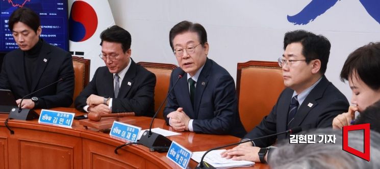 [포토] 이재명 "AI 주제로 토론하자"…與에 제안