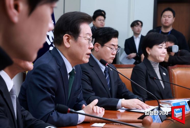 [포토] 이재명, 국민의힘 비판에 반박… "AI 이해 부족, 국정 운영 우려"
