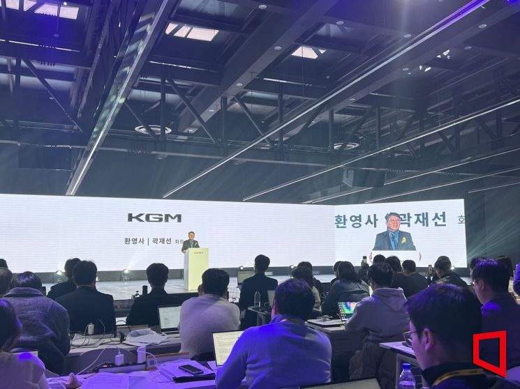 국내 첫 전기픽업 '무쏘 EV' 출시… 곽재선 "이름 자랑스럽게 만들것"