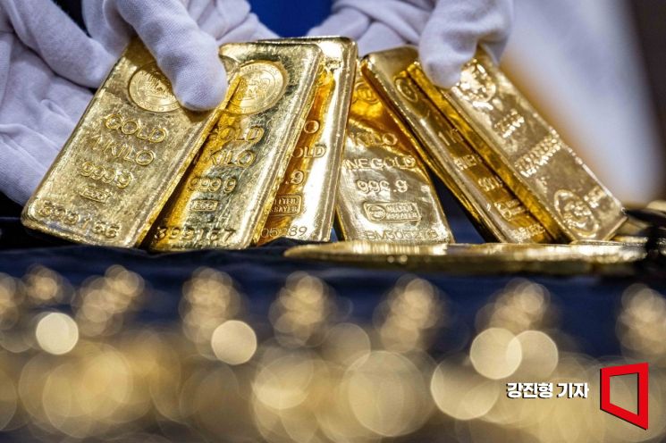 “금괴는 싱가포르로” 초부유층, 실물자산 안전지대로 몰린다
