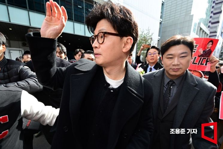 [포토] 지지자들과 인사하는 한동훈 전 대표