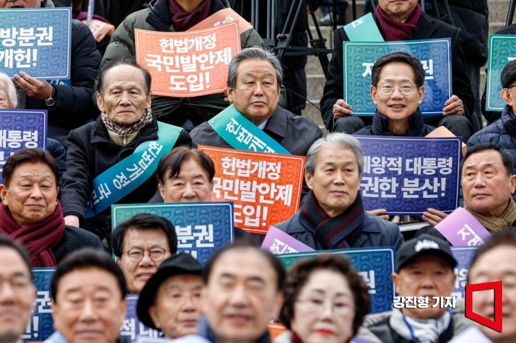 [포토] 헌법개정 범국민 결의대회 참석한 김무성 전 새누리당 대표