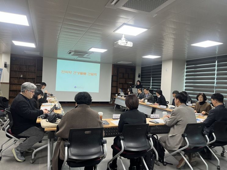 한국한의약진흥원은 광주시 서구청에서 간담회를 개최했다. 한국한의약진흥원 제공