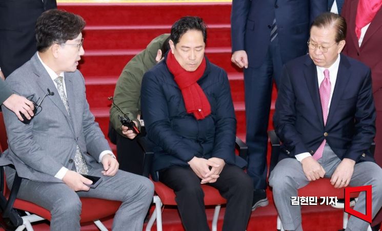 [포토] 단식 농성 중인 박수영 의원 찾은 권영세·권성동
