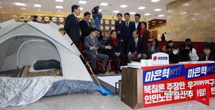 [포토] 박수영 의원 단식 농성장 찾은 권영세