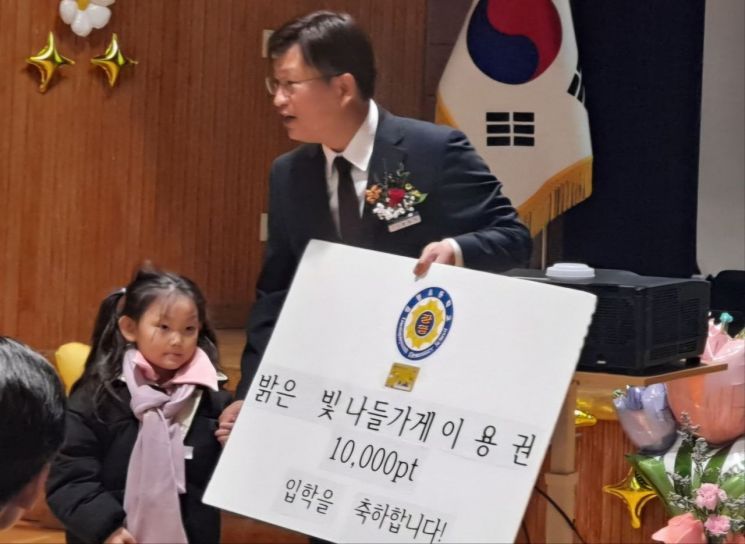 '폐교 위기' 보령 원산도 광명초, 새 신입생들로 활기