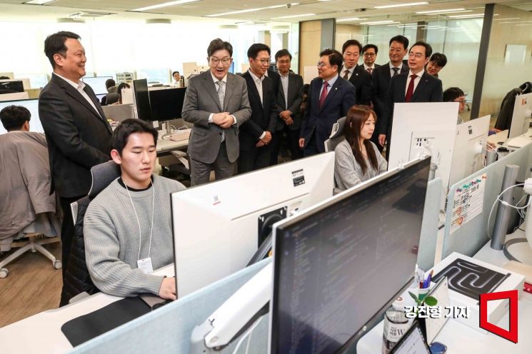 [포토] LG AI 부서 방문한 권성동 원내대표