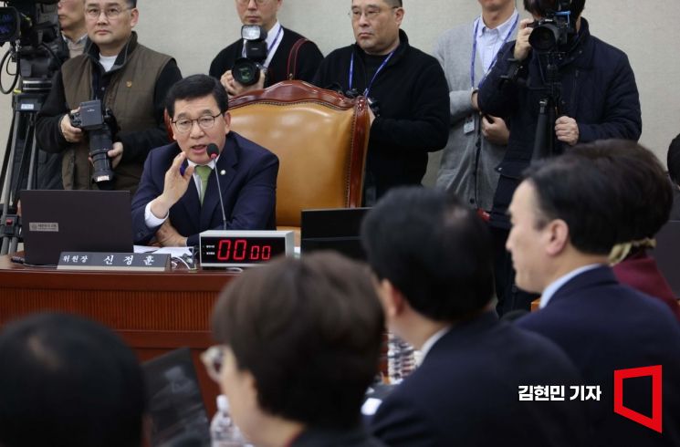 국회 행안위, 허위사실 공표 요건서 '행위' 삭제…민주당 주도