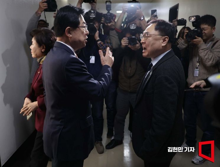 [포토] 말싸움 하는 여야 의원들