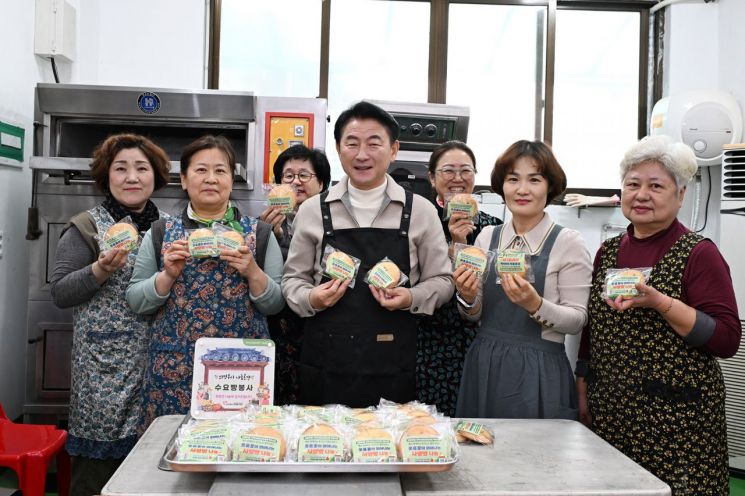 김동근 의정부시장, ‘모두의 돌봄’ 실천하는 사랑빵 나눔 현장 방문