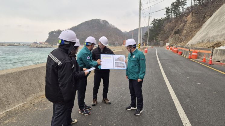 지난해 해빙기 안전 점검 현장. 포항시 제공
