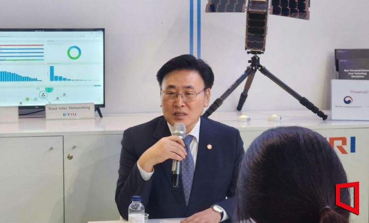 과기장관 "中 기술력에 '머리 아파'…미국 간 인재들 유턴시킬 것"