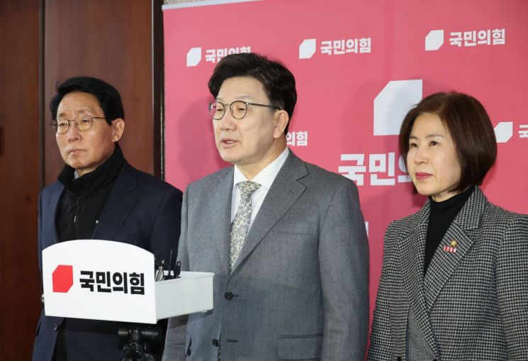 與 "내년 의대정원 3058명 요구안 타당…적극 검토해야"