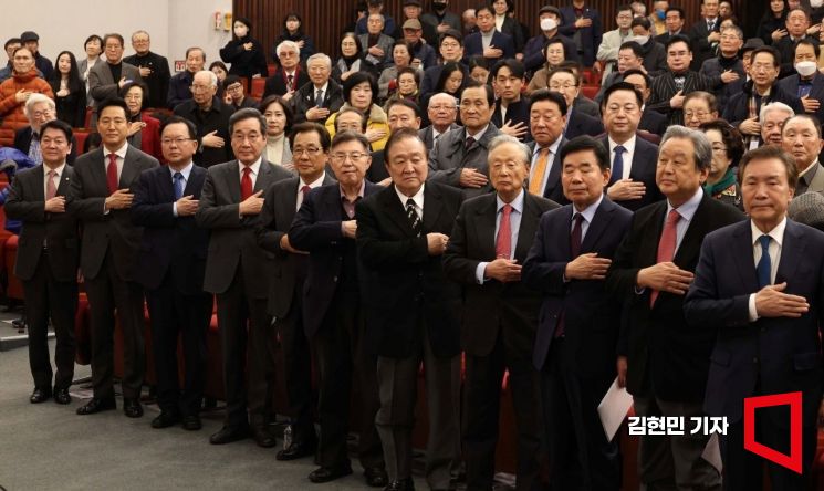 [개헌, 미래를 잇다]유례없는 헌정질서 위기…시대전환의 대장정 시작됐다 