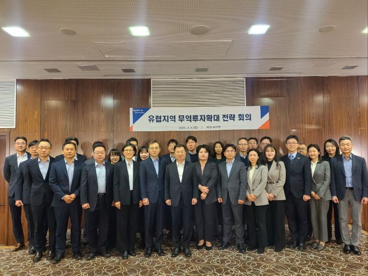 "판 흔들릴 때 기회 열린다" 유럽 달려간 코트라 사장