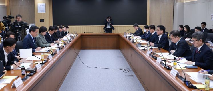 최상목 대통령 권한대행 부총리 겸 기획재정부 장관이 지난 1월20일 '민생정책 신속집행 점검회의'를 정부세종청사에서 주재하고 있다. 연합뉴스