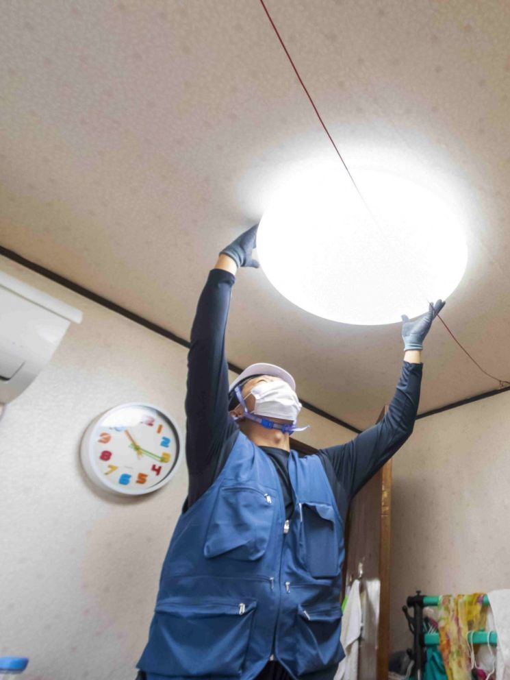구로구, 취약계층 ‘고효율 발광다이오드(LED) 조명’ 무상 교체
