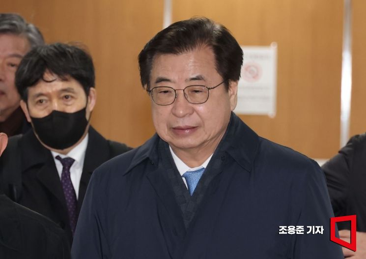 [포토] 법원에 출석하는 서훈 전 국가안보실장