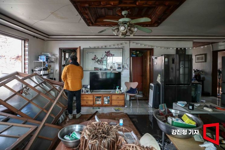 [포토] 포천 오인 포격 사고 '망연자실'