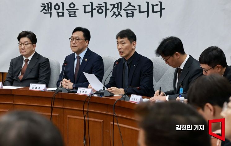이복현 금융감독원장이 7일 국회에서 열린 '가상자산시장의 건전한 발전을 위한 정책과제' 민당정간담회에서 발언하고 있다. 2025.3.7 김현민 기자