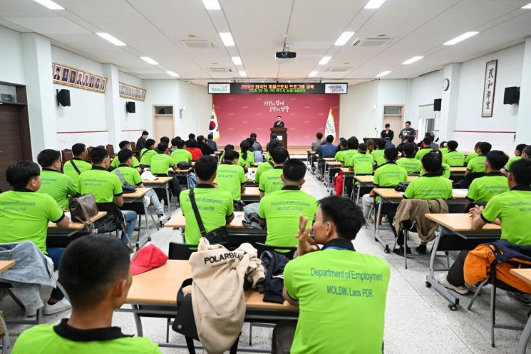 강수현 시장, 라오스 계절근로자 입국 환영…"농업 경쟁력 강화"