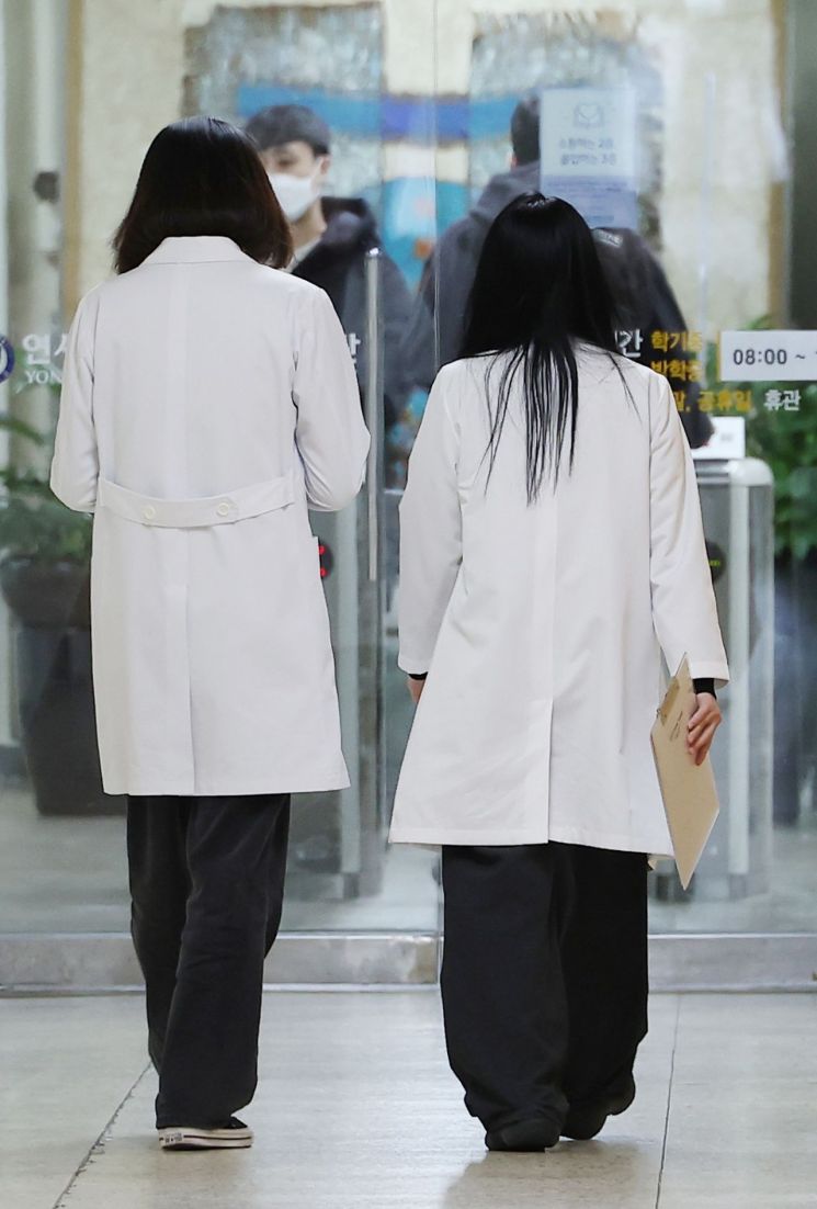 정부, 의대생 '전원복귀' 전제로 "2026학년 모집인원 3058명"