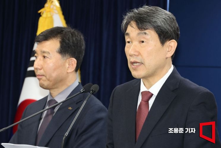 [포토] 의대교육 정상화 브리핑 하는 이주호 부총리