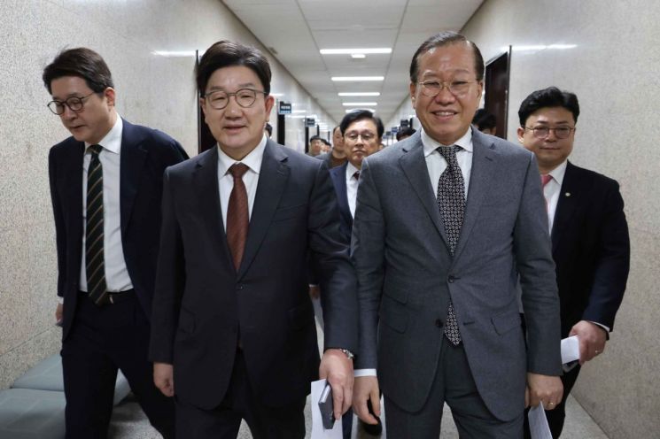 與 "尹 대통령 구속 취소 현명한 결정…사법정의 확인"