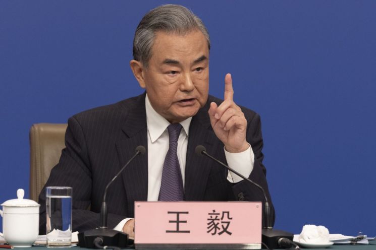 中왕이 "美 탄압하면 단호히 반격"…韓 언급 없어