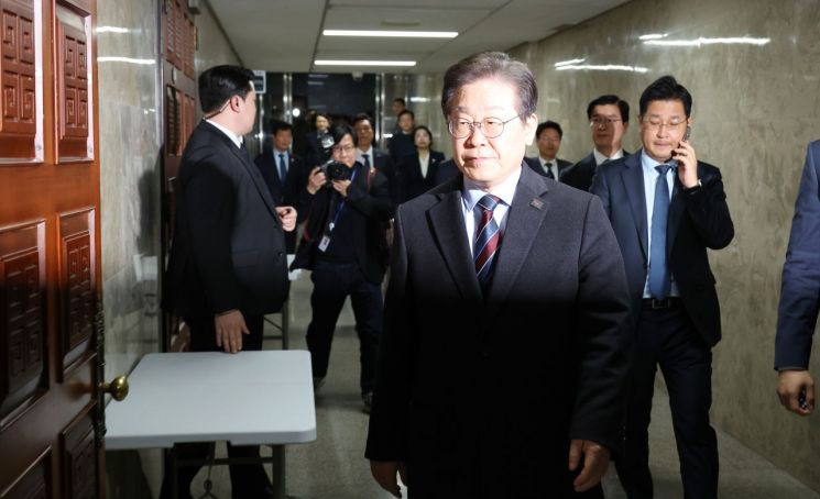 민주당 "尹 구속취소, 탄핵심판과 무관…검찰 항고해야"