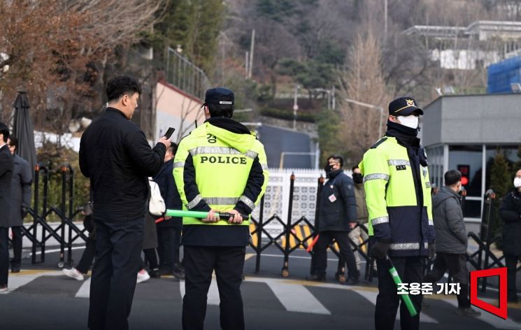 [포토] 경계 강화 된 한남동 관저