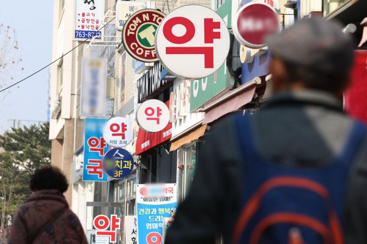 작년 서울 종로구 약국당 매출이 서울 자치구 중 가장 많은 12억5천만원으로 집계됐다. 연합뉴스