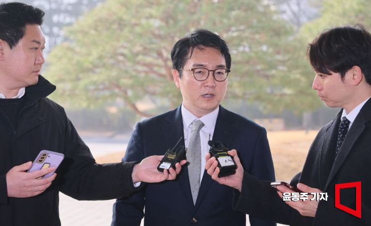 검찰총장, '딸 특혜취업 의혹'에 강한 유감 표해