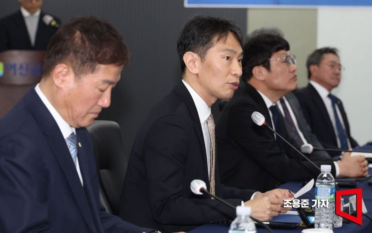 [포토] 소상공인 전통시장 소비촉진 협약식 참석한 이복현 원장