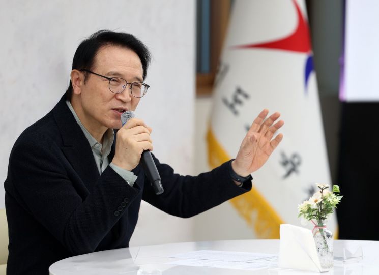 임태희 교육감, 맞춤형복지 600억 투자…청년 공무원과 약속 지켰다