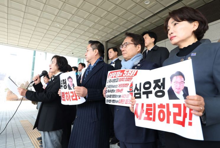 민주당, 대검 간부와 1시간 면담…"尹 내란 동조 검찰총장, 사퇴해야"