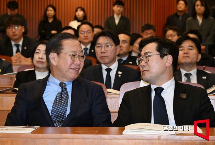 [포토] 한미의원연맹 창립총회에서 만난 권영세·박찬대