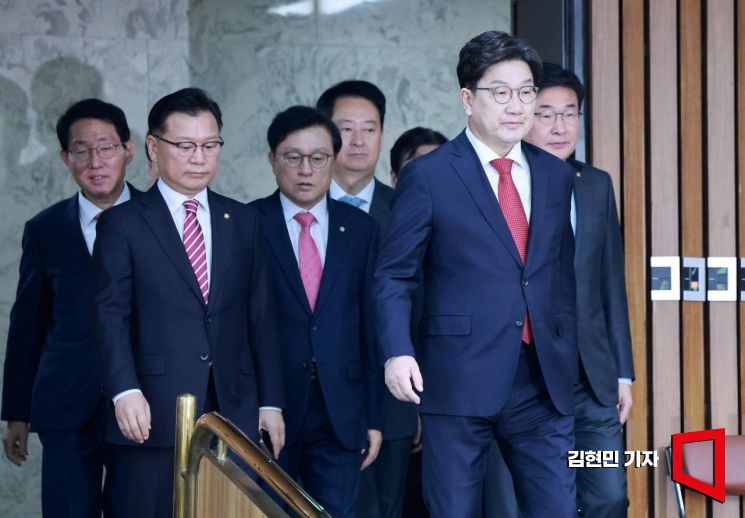 [포토] 원내대책회의 향하는 권성동